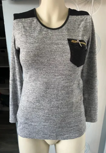 Pull gris et noir