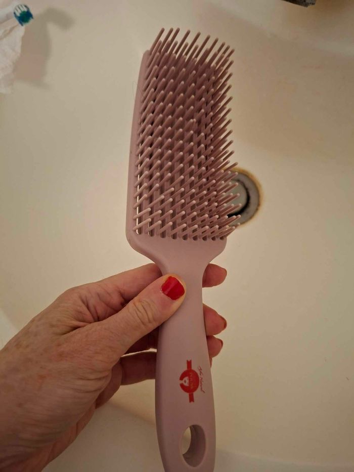 Brosse neuve cheveux bouclés