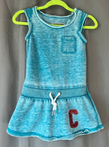 Robe été creeks 3 ans comme neuve juste lavé jamais porté