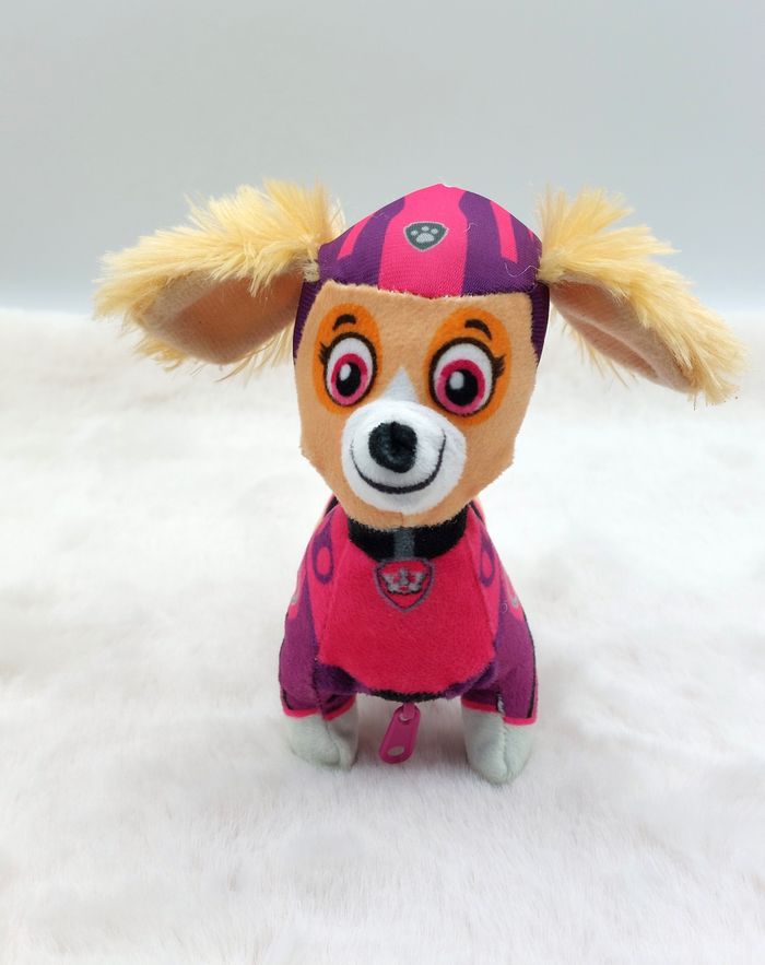 Porte-clé porte monnaie peluche chien Stella Pat patrouille Nickelodeon hauteur 15,5 cm - photo numéro 3
