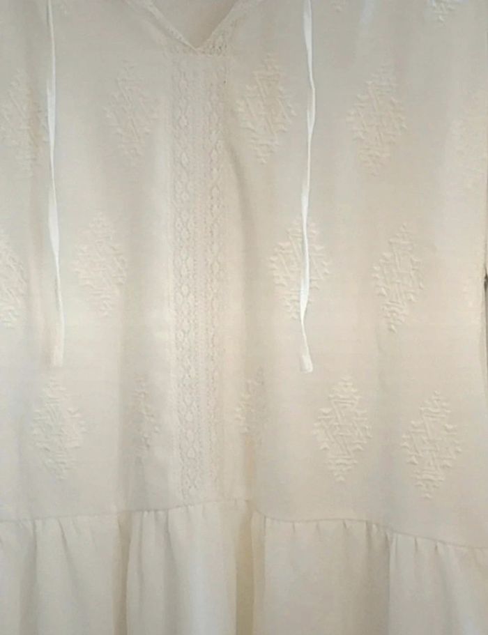 Robe fluide brodée doublée – 3 Suisses – Taille 40 - photo numéro 3