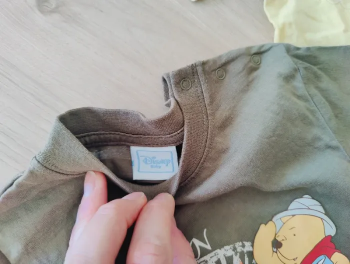 Lot de 2 Tshirt Winnie l'ourson 18 mois - photo numéro 2