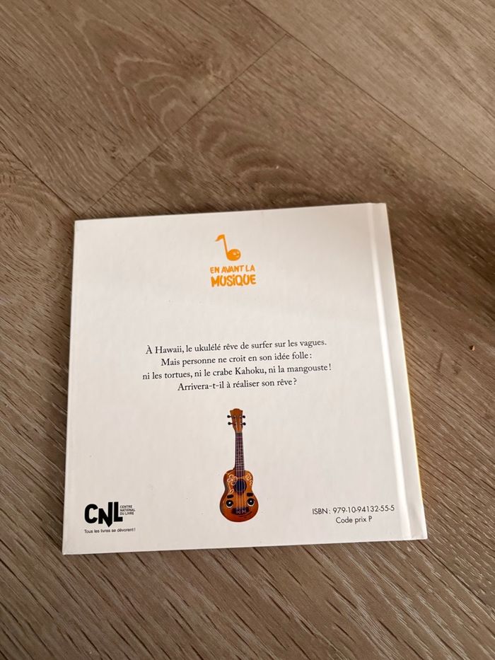 Livre ukulélé qui voulait surfer - photo numéro 1