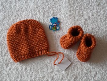 Ensemble camel neuf 0/3 mois : Bonnet + chaussons