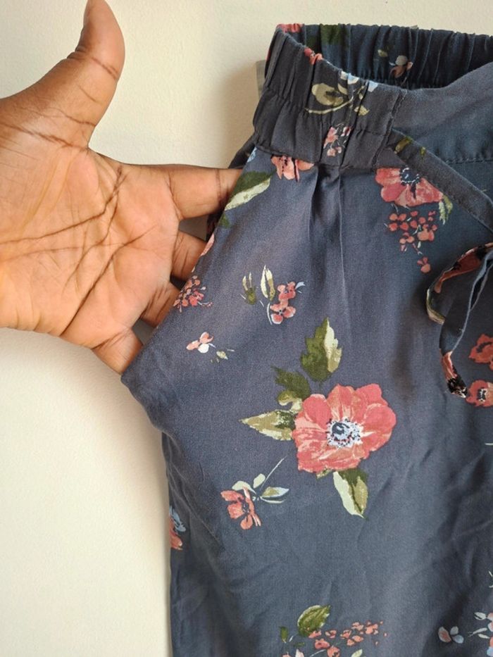 Pantalon bleu à fleurs- fluide et léger pour un look bohème, Vero Moda, neuf, taille XS - photo numéro 3