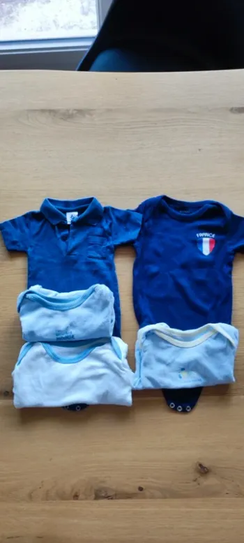 Lot bodies body 6 mois