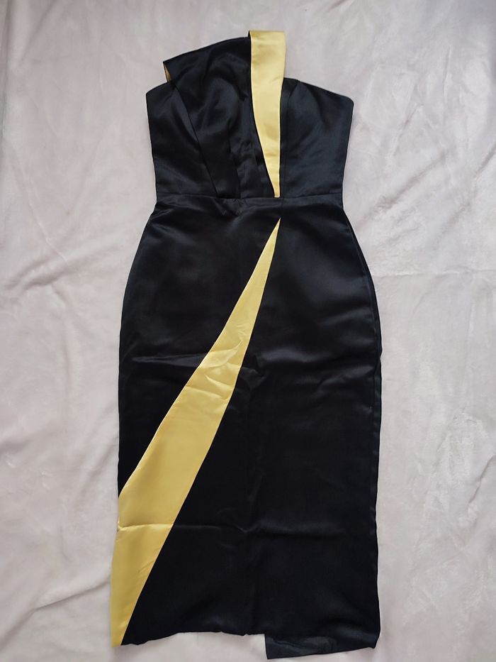 Robe de soirée bustier satinée doublée jaune et noir taille 36