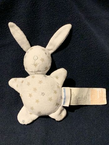 Petit doudou lapin blanc avec des étoiles Vertbaudet