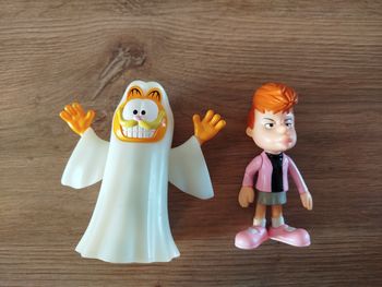 Lot de deux figurines, Garfield, Titeuf, BEG