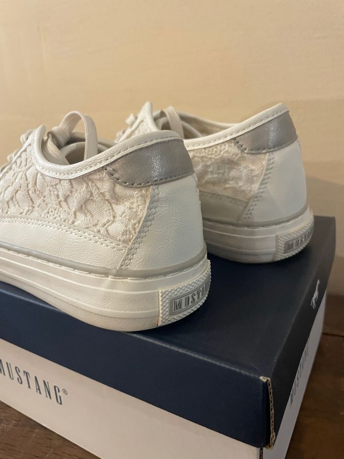 Chaussures blanches en dentelle Mustang T.38 - photo numéro 9