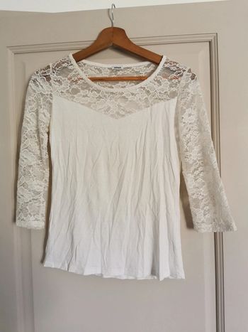 Top crème avec manches dentelle