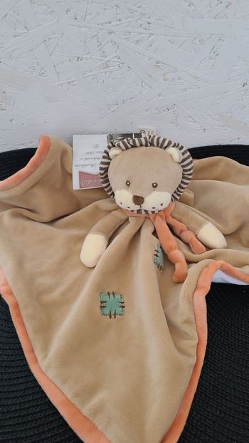 Bukowski - Crapaud LEO avec écharpe orange L'ourson LEO en peluche sous forme de crapaudine