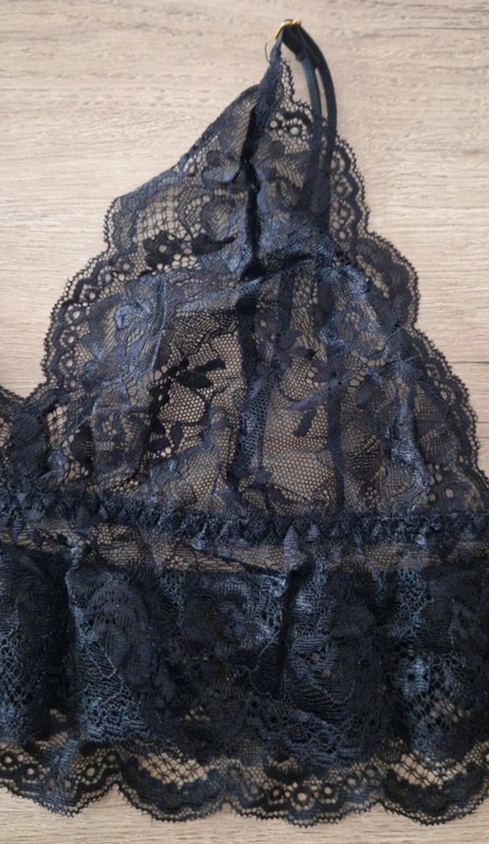 Soutien-gorge noir à dentelle - photo numéro 4