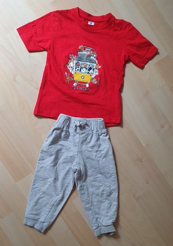 Ensemble tee-shirt rouge à imprimé "Lisboa" et bas jogging unisexe (18-24 mois) / Marques diverses