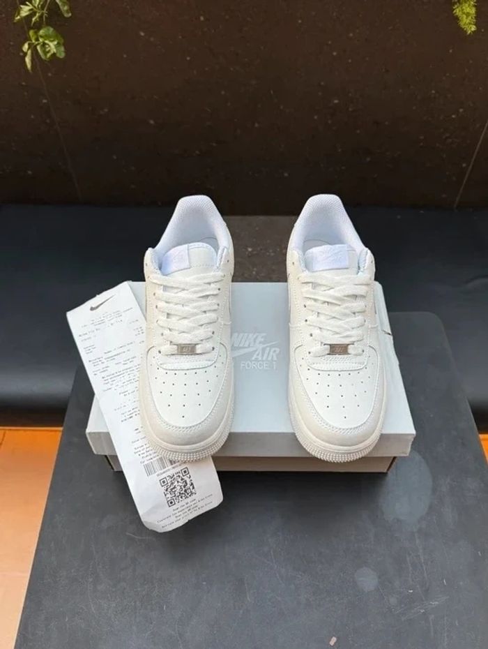 Nouveau Nike Air Force 1 Low '07 Blanc  Taille 42 - photo numéro 3
