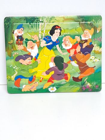 Puzzle vintage Walt Disney sur plaque Blanche neige et les sept nains dans la forêt