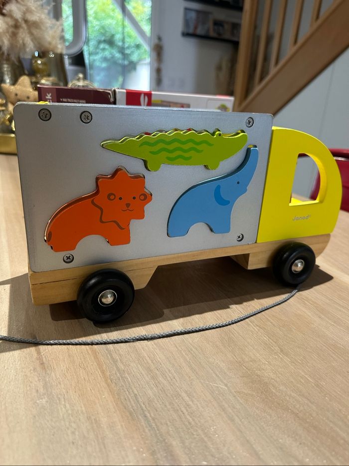 Camion en bois Janod avec animaux du zoo très bon état avec sa boîte d’origine - photo numéro 6