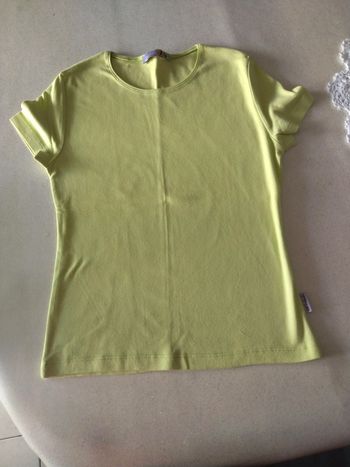 Tee shirt manches courtes anis. Taille 2