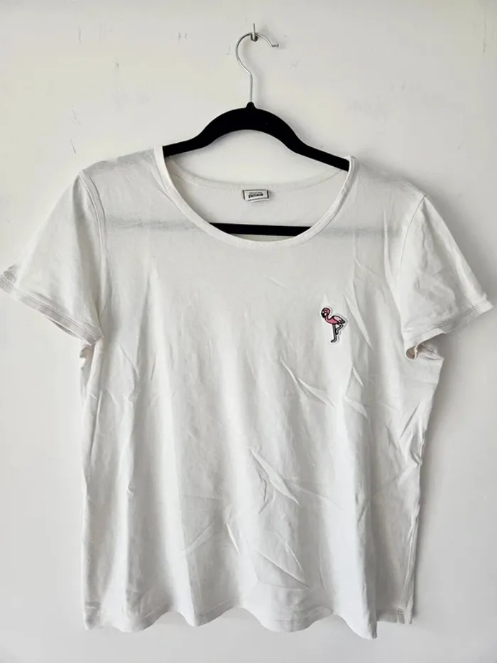 T-shirt blanc basique avec broderie flamant rose Pimkie taille 38/M