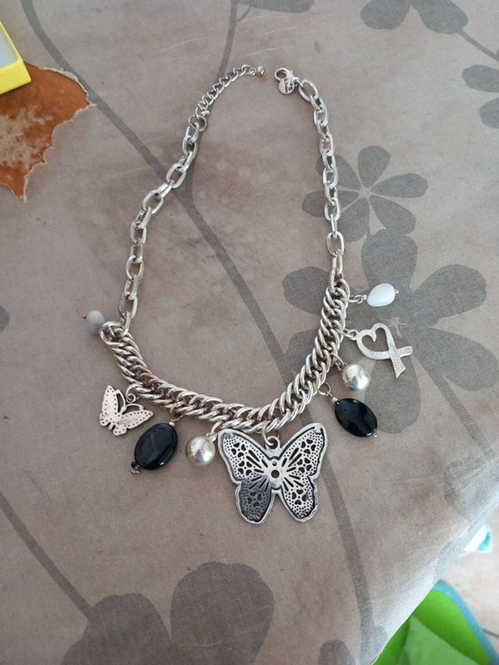 👧colllier cou papillon cœur pierre noire