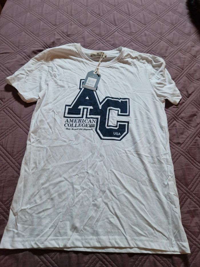 Tee-shirt American College neuf