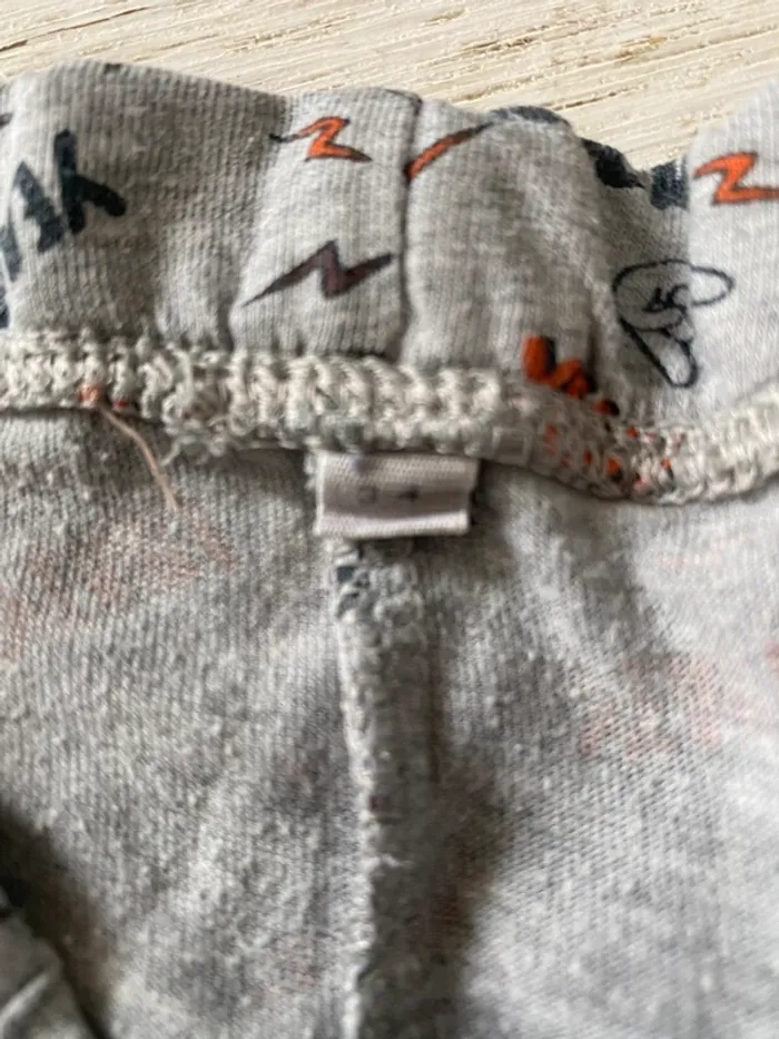 Pyjama deux pièces + un pantalon 3/4 ans - photo numéro 6