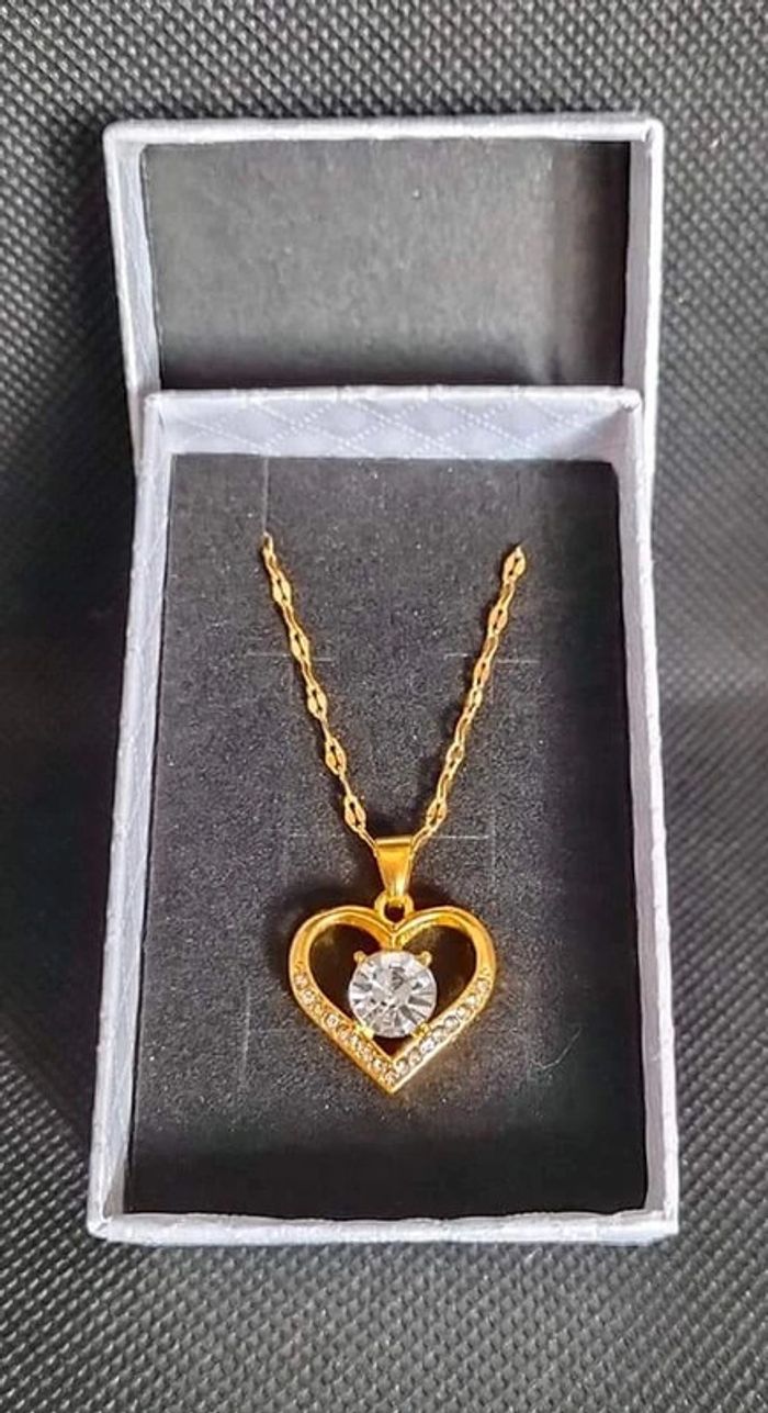Collier coeur doré perle transparente