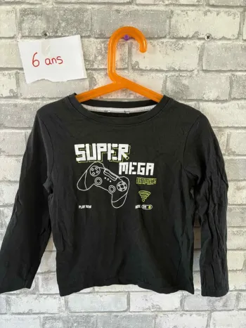 haut noir super mega