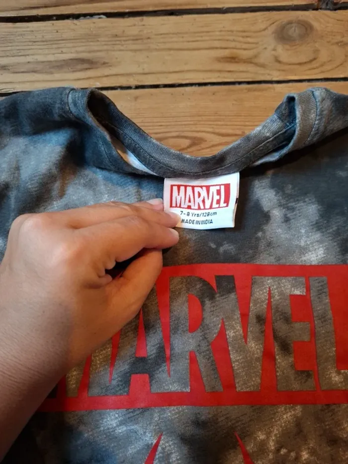 Tshirt marvel taille 7/8 ans - photo numéro 3