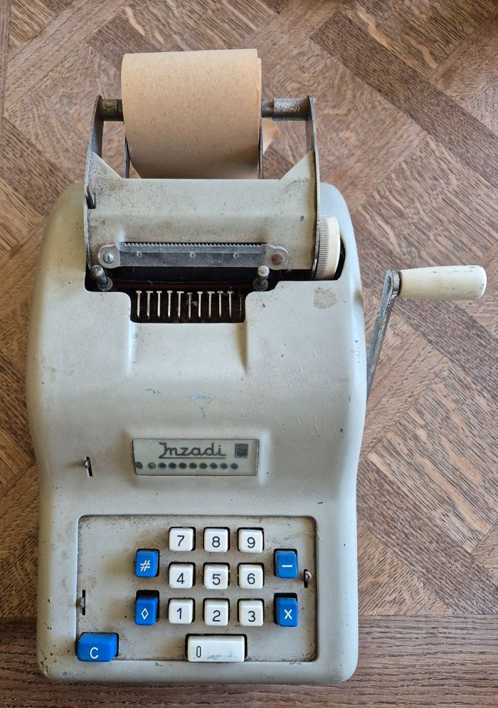 Ancienne Machine à calculer G.Inzadi Bon Etat