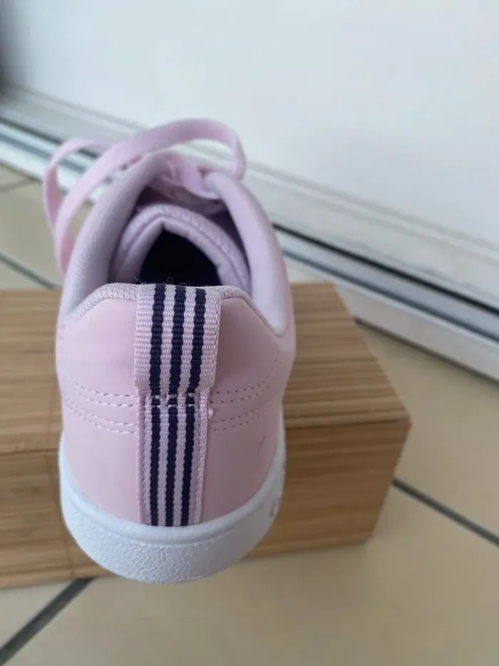 ADIDAS rose et blanche - photo numéro 3