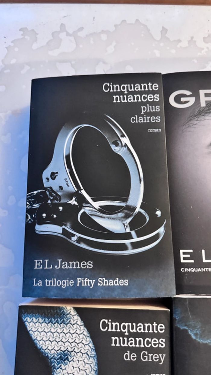 Lot de 4 livres Cinquante nuances de E. L. James  Trilogie complète + “Grey” - photo numéro 8