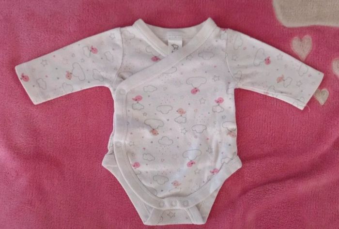 Lot de 2 bodies Baby club taille 1 mois en très bon état - photo numéro 4