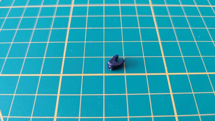 Crochet gauche du pavillon 78C n°78 pièce détachée Porsche 911 Carrera RS 2.7 1/8 1/8ème Altaya #B37 - photo numéro 2