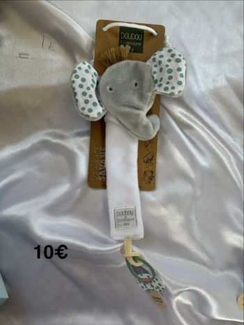 Attache tétine éléphant 