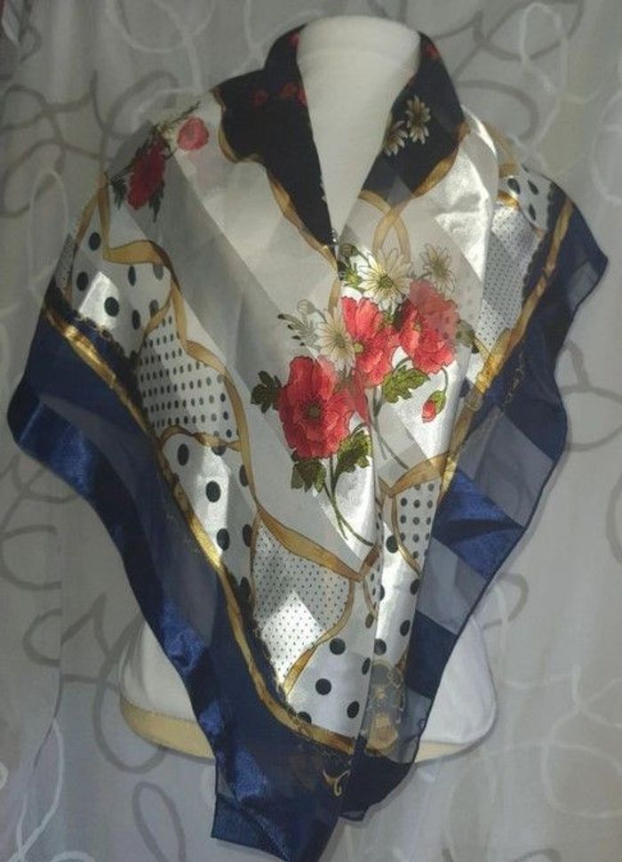 Superbe foulard pour femme - photo numéro 1