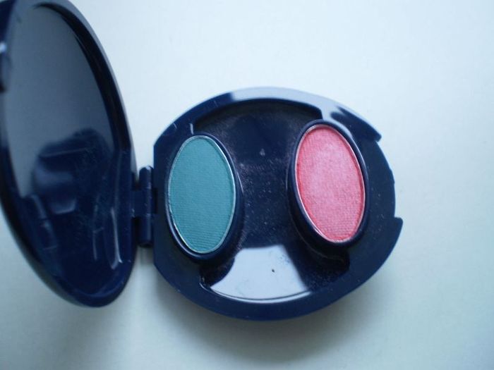 duo fards paupière AVON FUTURA LONGUE DUREE TIENT LONGTEMPS