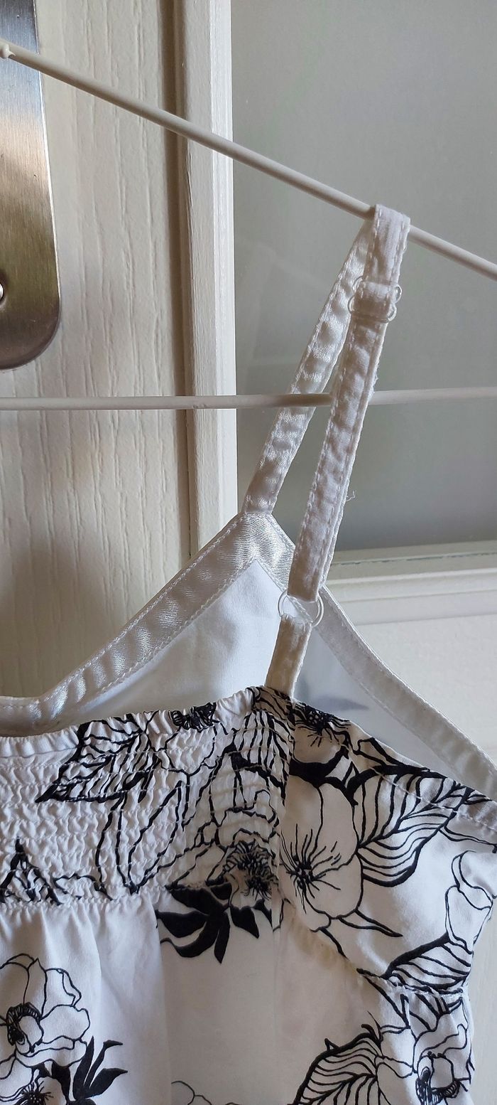 Robe 9-10 ans. Très bon état pour ne pas dire neuve - photo numéro 5