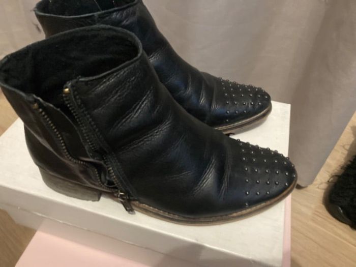 Bottines à rivets clous