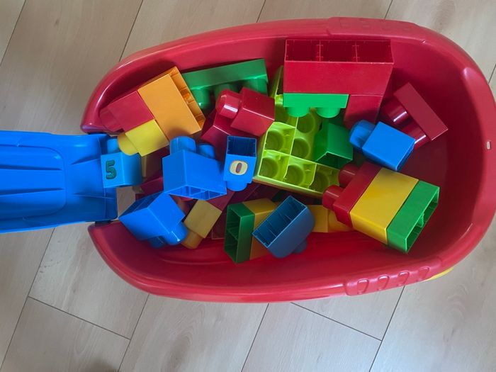 Lego et chariot de transport