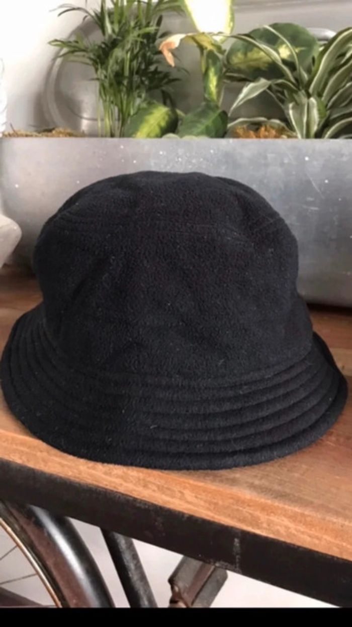 Chapeau noir, tout doux, comme neuf, taille 56