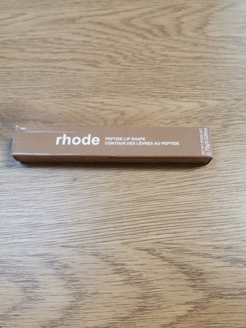 Contour des levres rhode neuf