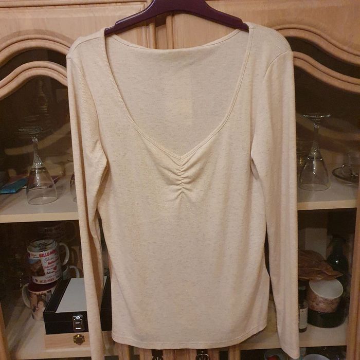 Haut Bonobo col en V champagne avec liseré doré Taille L Excellent etat