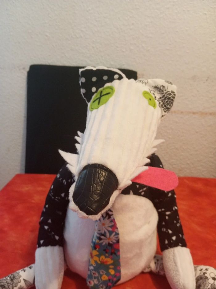 Grand loup patchwork avec cravate - photo numéro 5