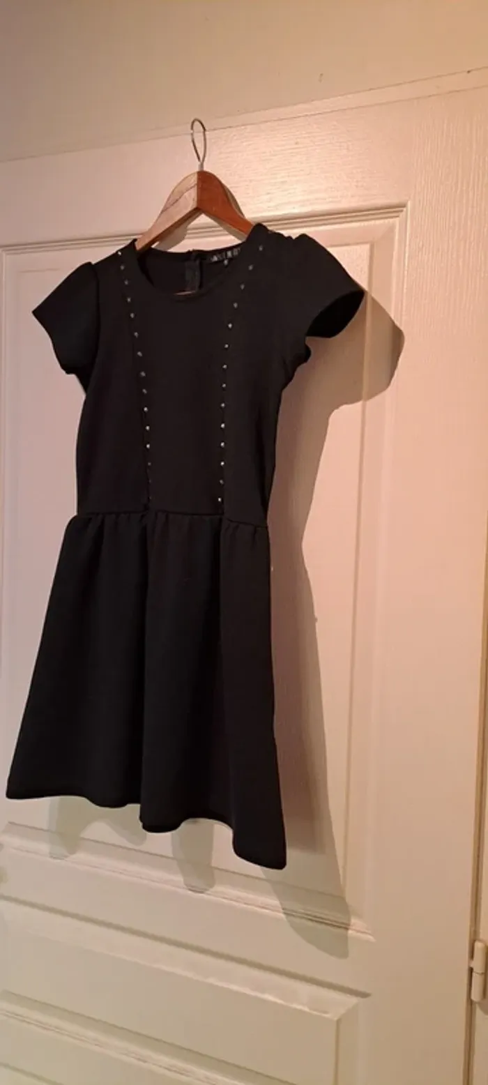Robe hiver noire manches courtes - Marque Caprice de fille - Taille 10 ans - Très bon état. - photo numéro 2