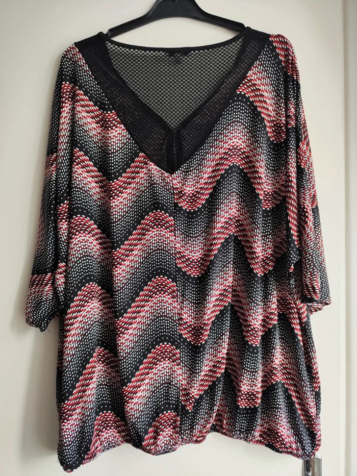 Jolie blouse à motifs avec dentelle dans le dos taille 54/56 Modavista - photo numéro 2