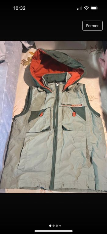 Veste à capuche sans manche