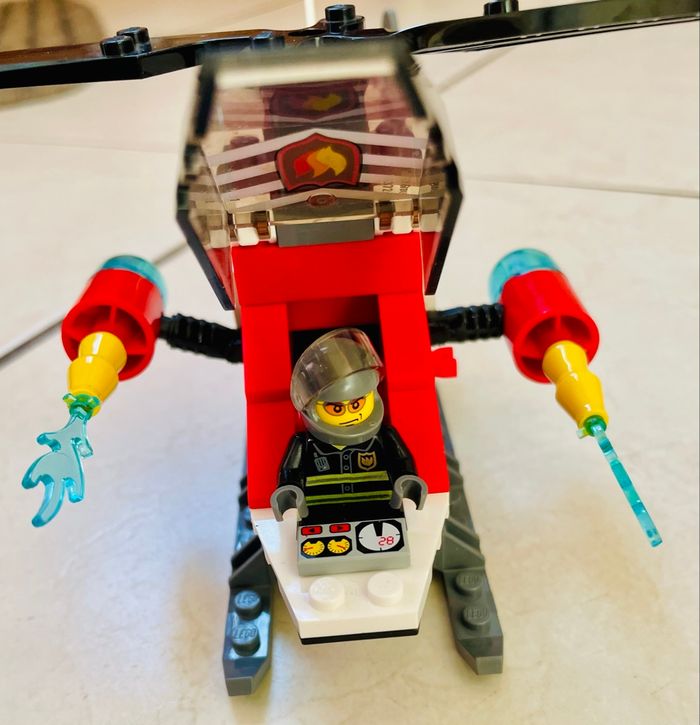 Lego 7238 - hélicoptère de pompiers - photo numéro 2