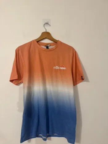 T-shirt Ellesse dégradé orange/bleu – Logo brodé – Taille L