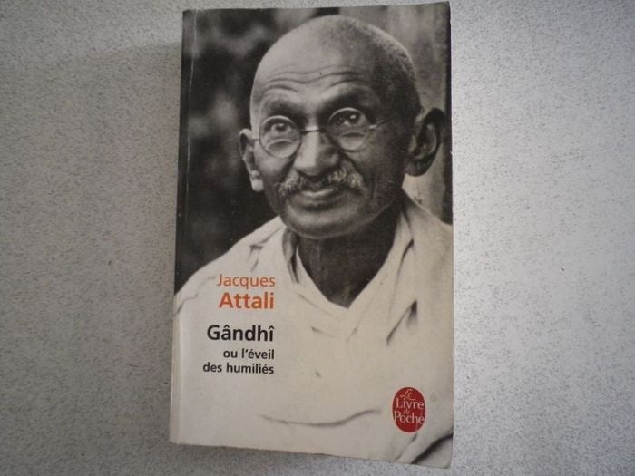 GANDHI OU L'EVEIL DES HUMILIES